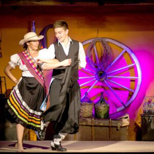 Estância 25 de Mayo Tarde de Campo + Cena Show